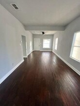 909 Sims Ave in San Antonio, TX - Building Photo - Building Photo