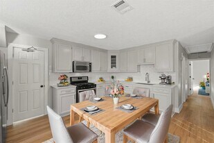 915 Avenue E in Rosenberg, TX - Building Photo