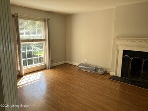 3914 1/2 Elmwood Ave in Louisville, KY - Building Photo - Building Photo