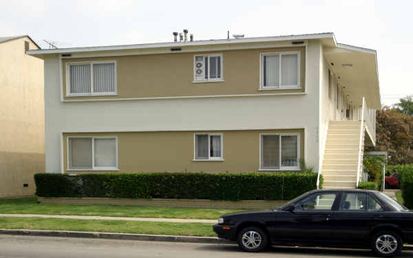 3928 Sawtelle Blvd in Los Angeles, CA - Foto de edificio