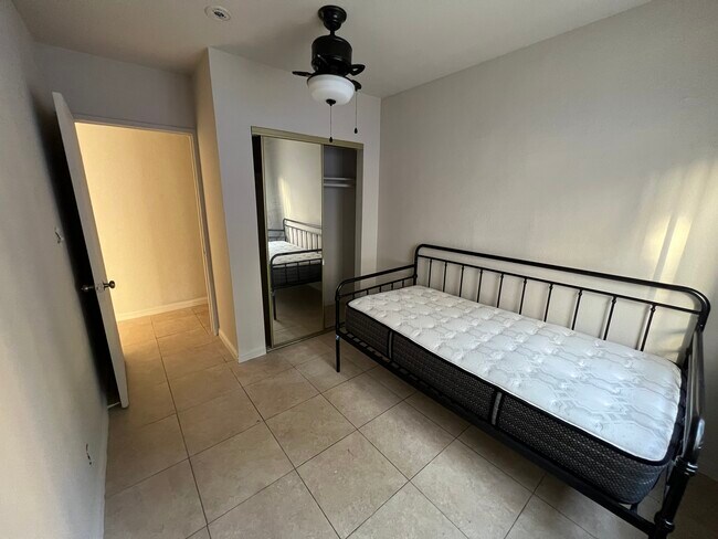 1480 Chestnut Ave in Long Beach, CA - Building Photo - Building Photo