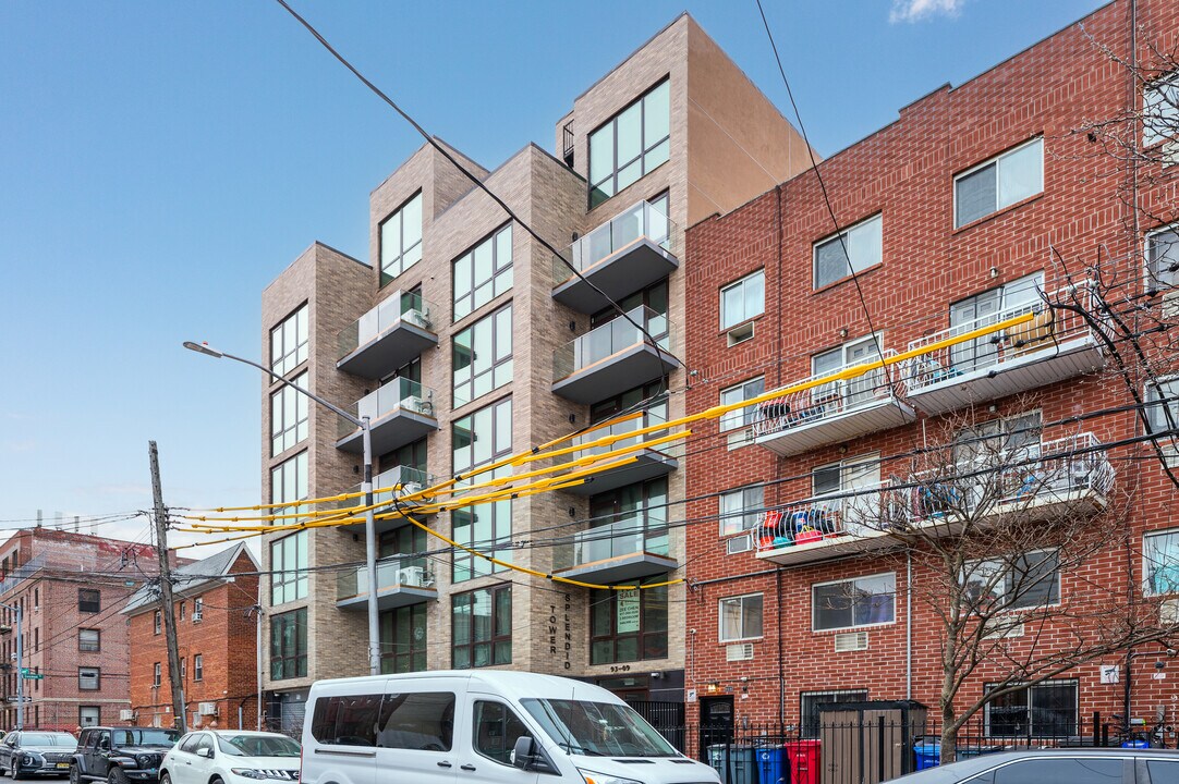 93-09 Lamont Ave in Flushing, NY - Building Photo