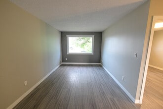 9319-93109 109 Ave in Grande Prairie, AB - Building Photo - Building Photo