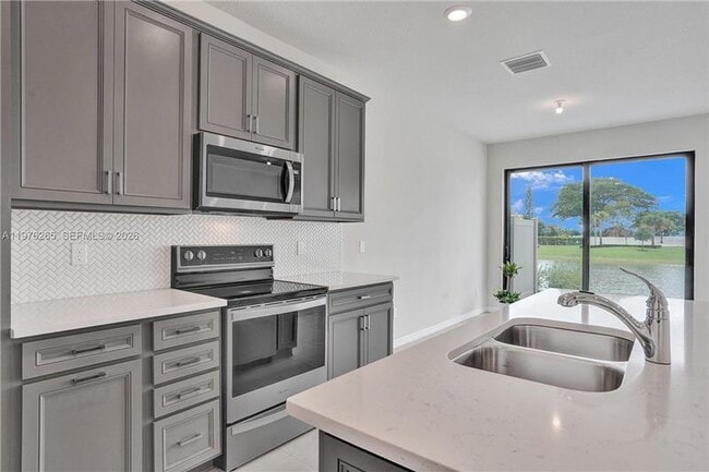 2202 Appleton Cir S in Oakland Park, FL - Foto de edificio - Building Photo