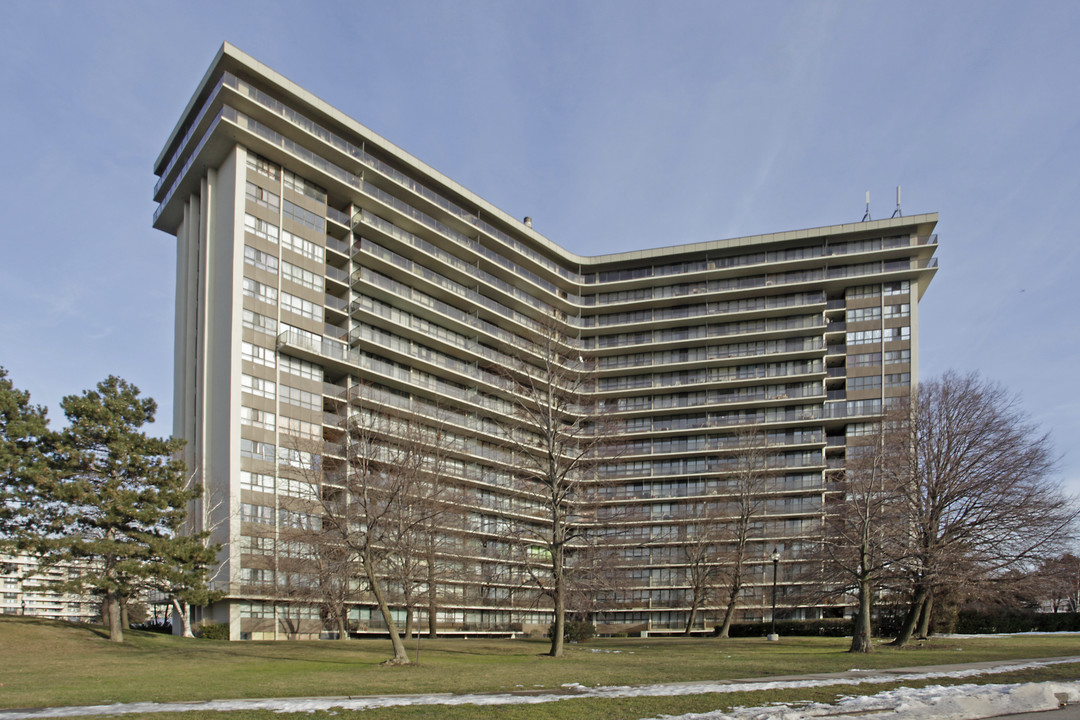 The Westwood in Mississauga, ON - Building Photo