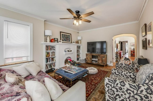 2433 W Dakin St, Unit 2 in Chicago, IL - Building Photo - Building Photo