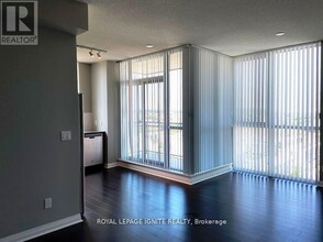 75-1175 Eglinton Ave W in Mississauga, ON - Building Photo - Building Photo