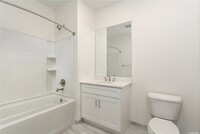 1 N Country Rd, Unit 107 in Port Jefferson, NY - Building Photo - Building Photo