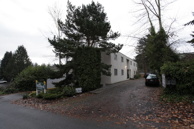 Windinbrook Apartments in Seattle, WA - Foto de edificio - Building Photo