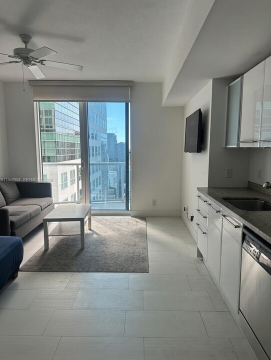 185 SW 7th St, Unit 2406 in Miami, FL - Foto de edificio