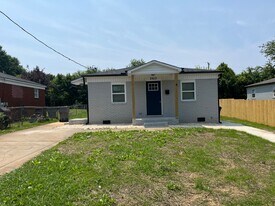 2613 Dundeen St in Charlotte, NC - Building Photo