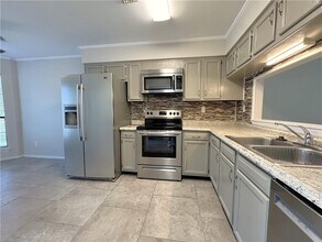 5900 Grelot Rd in Mobile, AL - Foto de edificio - Building Photo