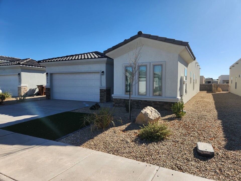 3824 Yestereve Ln in Las Cruces, NM - Building Photo