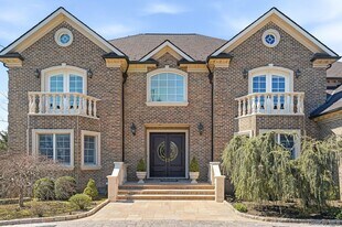 590 West St in Harrison, NY - Building Photo