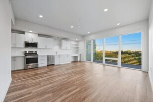 4004 Banister Ln in Austin, TX - Building Photo