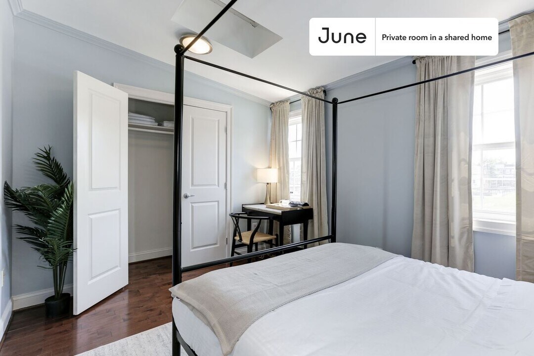 Private bedroom in 5 bed/3.5 bath Home in Washington, DC - Building Photo