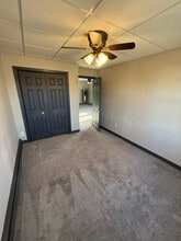 112 W 1st St, Unit 102 N Farley Unit B in Monticello, IA - Building Photo - Building Photo