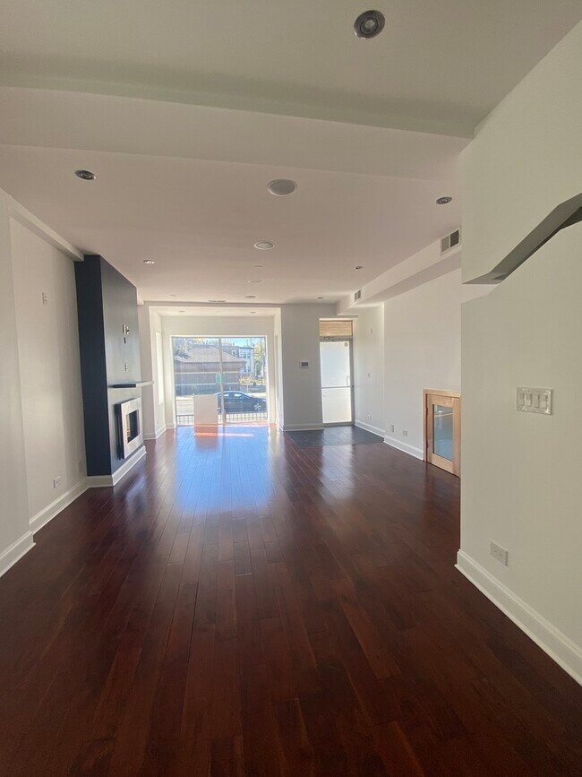 2331 N Western Ave-Unit -1 in Chicago, IL - Building Photo - Building Photo