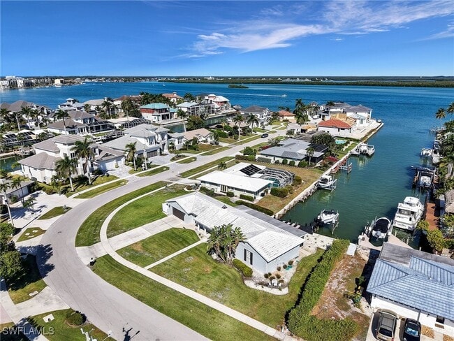 945 Sundrop Ct in Marco Island, FL - Building Photo - Building Photo
