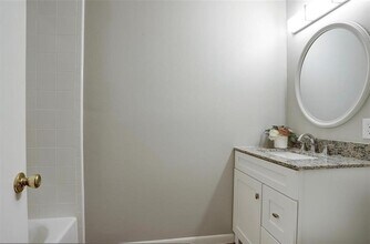 2018 Manila Ln in Houston, TX - Building Photo - Building Photo