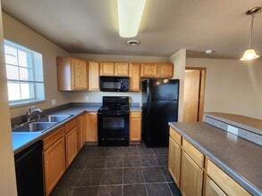 Cannery Square Apartments in Sun Prairie, WI - Foto de edificio - Building Photo