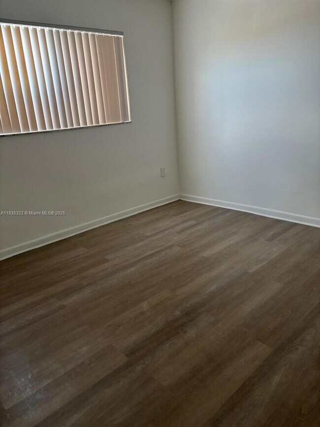 6625 W 4th Ave in Hialeah, FL - Building Photo - Building Photo
