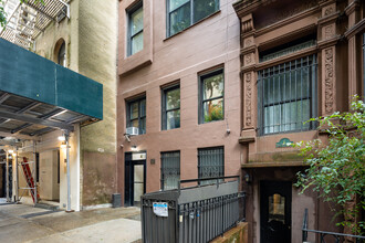 4 W 90th St in New York, NY - Building Photo - Primary Photo