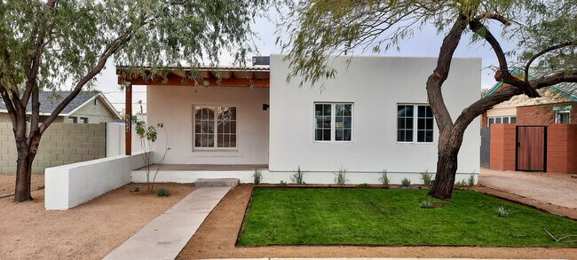 property at 2234 N Evergreen St