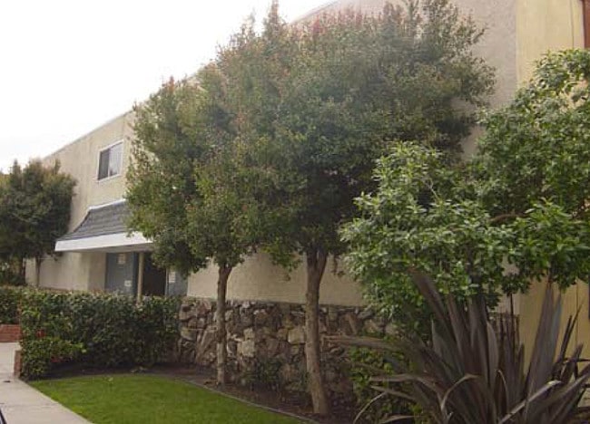 1314 Edgewood Way in Oxnard, CA - Foto de edificio - Building Photo