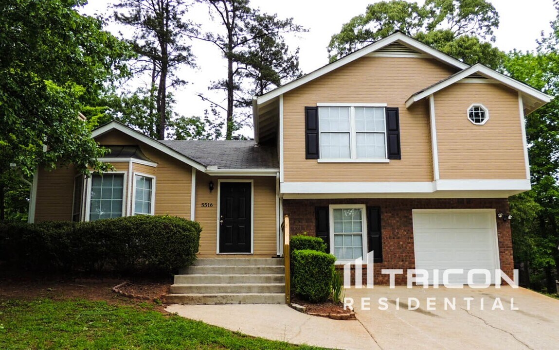 5516 Marbut Forest Ct in Lithonia, GA - Building Photo