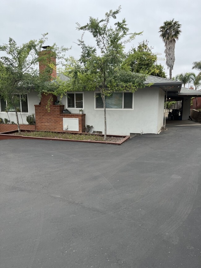 245 Avalon Dr in Vista, CA - Building Photo - Building Photo