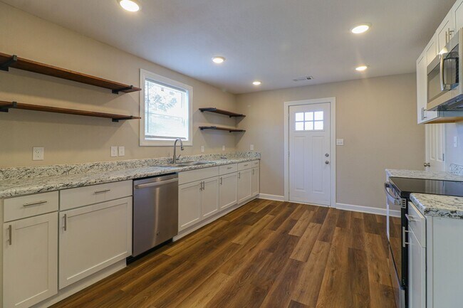 587 E Matthews St in Brookland, AR - Building Photo - Building Photo