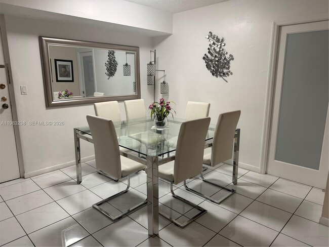 5033 NW 7th St in Miami, FL - Building Photo - Building Photo