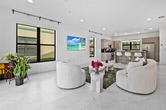 6146 SW 36th Ct in Miramar, FL - Foto de edificio - Building Photo