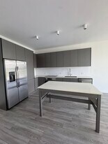 420 NW 25th Ct, Unit 629 in Miami, FL - Building Photo