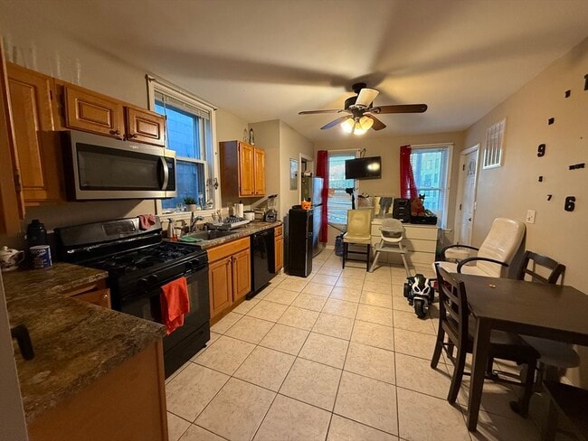 property at 852 Saratoga St