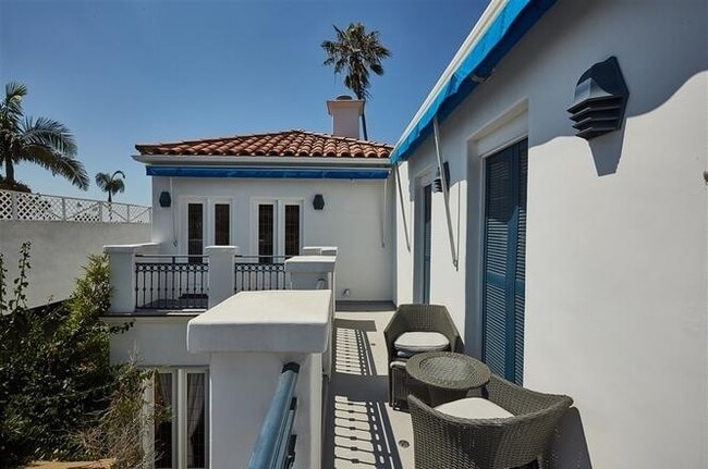 1253 Torrey Pines Rd in La Jolla, CA - Building Photo - Building Photo