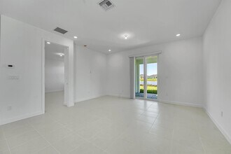 3462 Cedar Grv Dr in Fort Pierce, FL - Foto de edificio - Building Photo