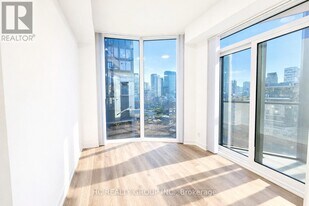 180 Front St E in Toronto, ON - Building Photo