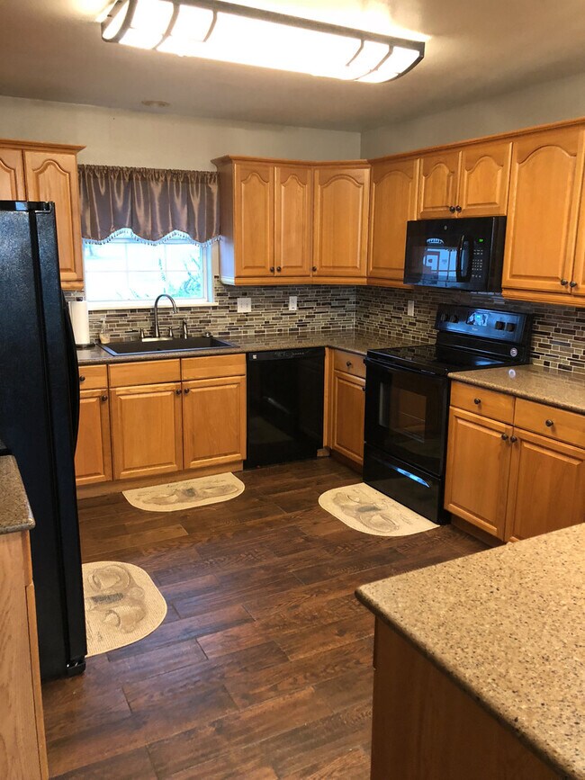 171 Glenvalley Cir in Bandera, TX - Building Photo - Building Photo