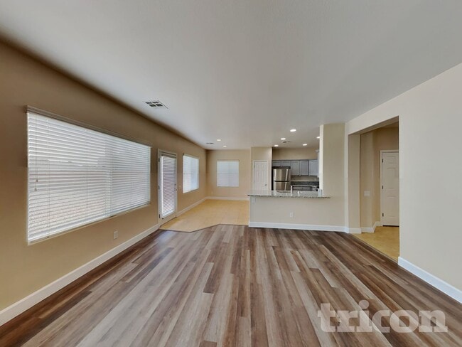 6950 Diver Ave in North Las Vegas, NV - Building Photo - Building Photo