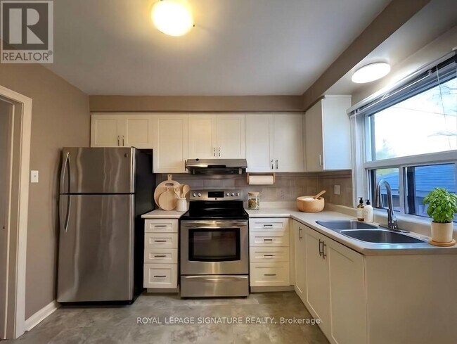 41 Daleside Crescent in Toronto, ON - Building Photo - Building Photo