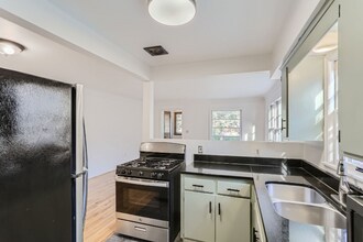 2106 Grand Ave S in Minneapolis, MN - Building Photo - Building Photo