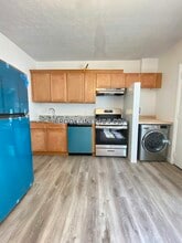 258 Cypress St, Unit 1F in Brookline, MA - Foto de edificio - Building Photo