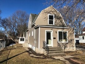 705 10th St NE in Austin, MN - Building Photo