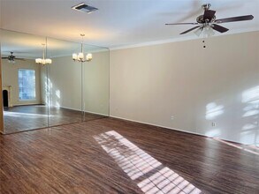 17629 Red Oak Dr in Houston, TX - Building Photo - Building Photo