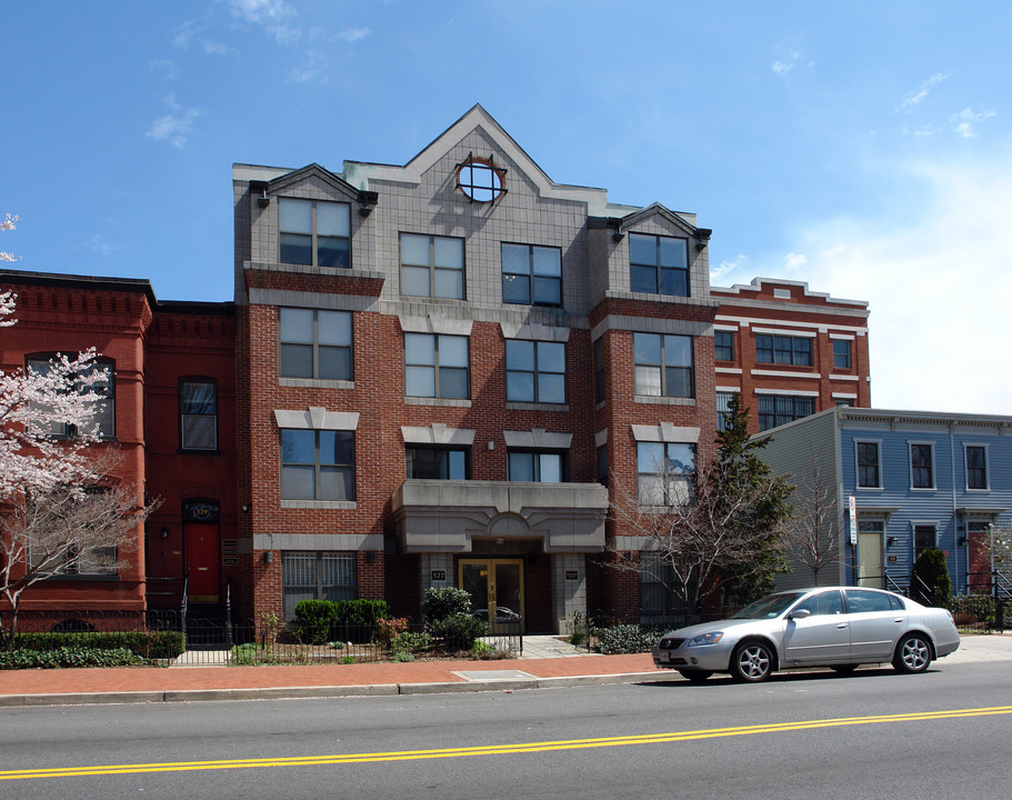 327 8th St NE in Washington, DC - Building Photo