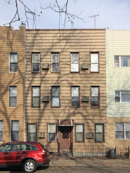 217 Nassau Ave in Brooklyn, NY - Building Photo