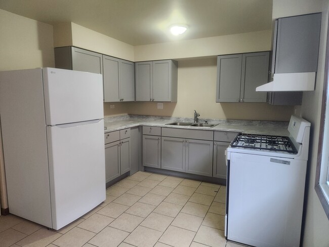 property at 1000 Parkwood Dr