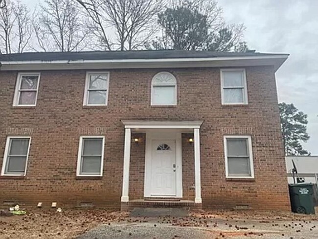 property at 3 Crescent Ln